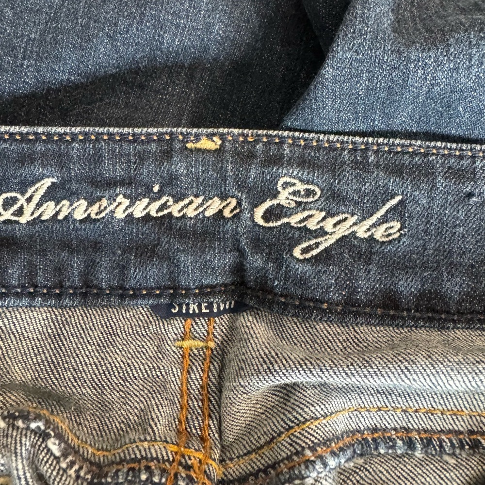 American Eagle 🦅 ARTIST STYLE Lightly Distressed Crop Jeans. Size: 6 #9 - Picture 7 of 8